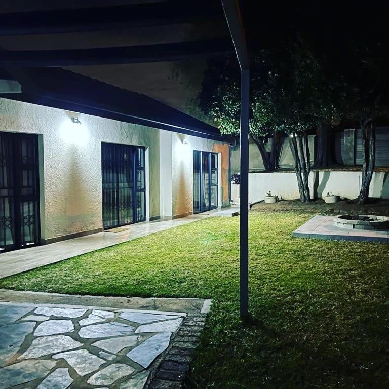 South Serene Guest House Midrand Eksteriør bilde